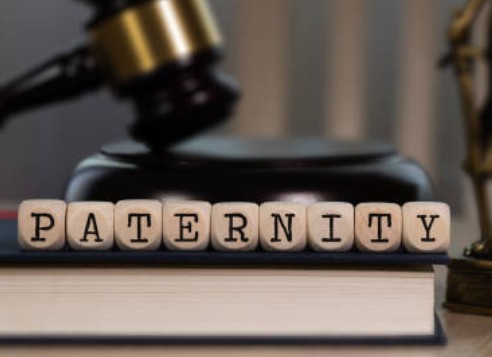 Giudicato esterno e azione di paternità: la Cassazione conferma che l’incostituzionalità dell’art. 274 c.c. non riapre i giudizi chiusi