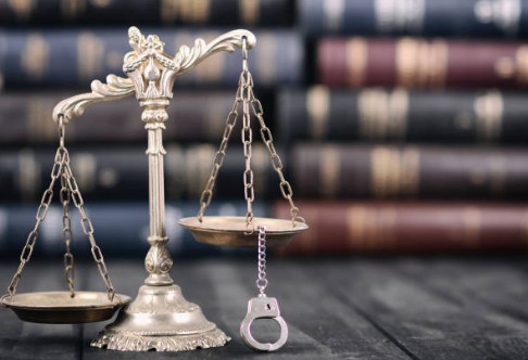 Assenza di gravità indiziaria: il Riesame esclude atto contrario e sinallagma corruttivo