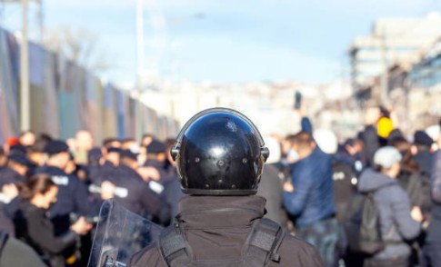 Divieto di accesso alle manifestazioni sportive: natura preventiva e limiti del sindacato giurisdizionale
