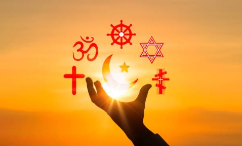 Permesso di soggiorno religioso: necessario dimostrare i requisiti e presentare una specifica domanda