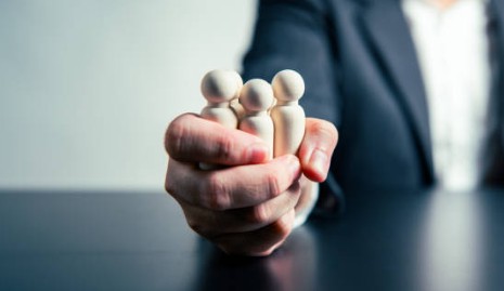 Discriminazione del caregiver sul lavoro: quando il datore viola il diritto alle soluzioni ragionevoli